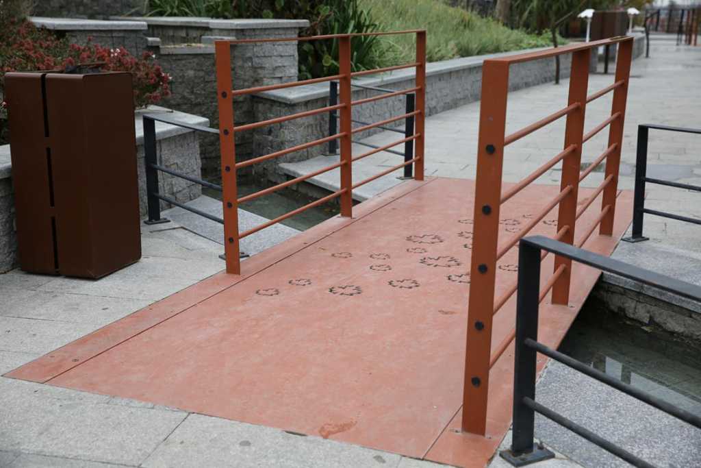 Corten Bridge S · Trabajos en metal - IDEA.AZ